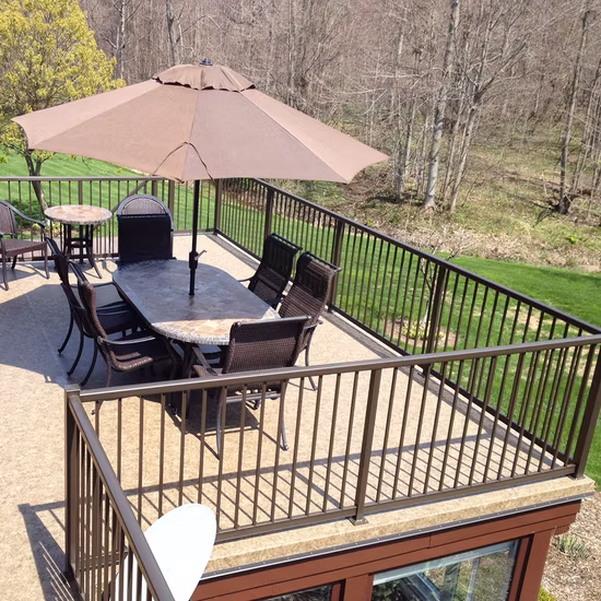 Geländer aus Aluminium, Glas, PVC, Pfostengeländer für gewerbliche Balkone, Wohnwohnungen, Pfostendecks, Veranda-Sicherheitsgeländer für den Außenbereich