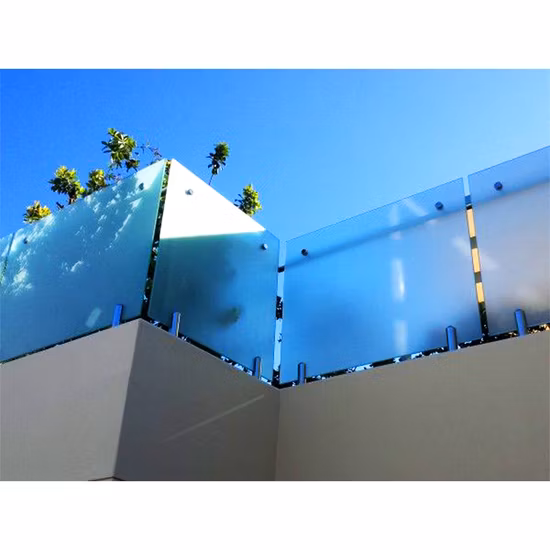 Aluminium-U-Profil-Balustrade, rahmenloses Glasgeländer mit LED-Licht